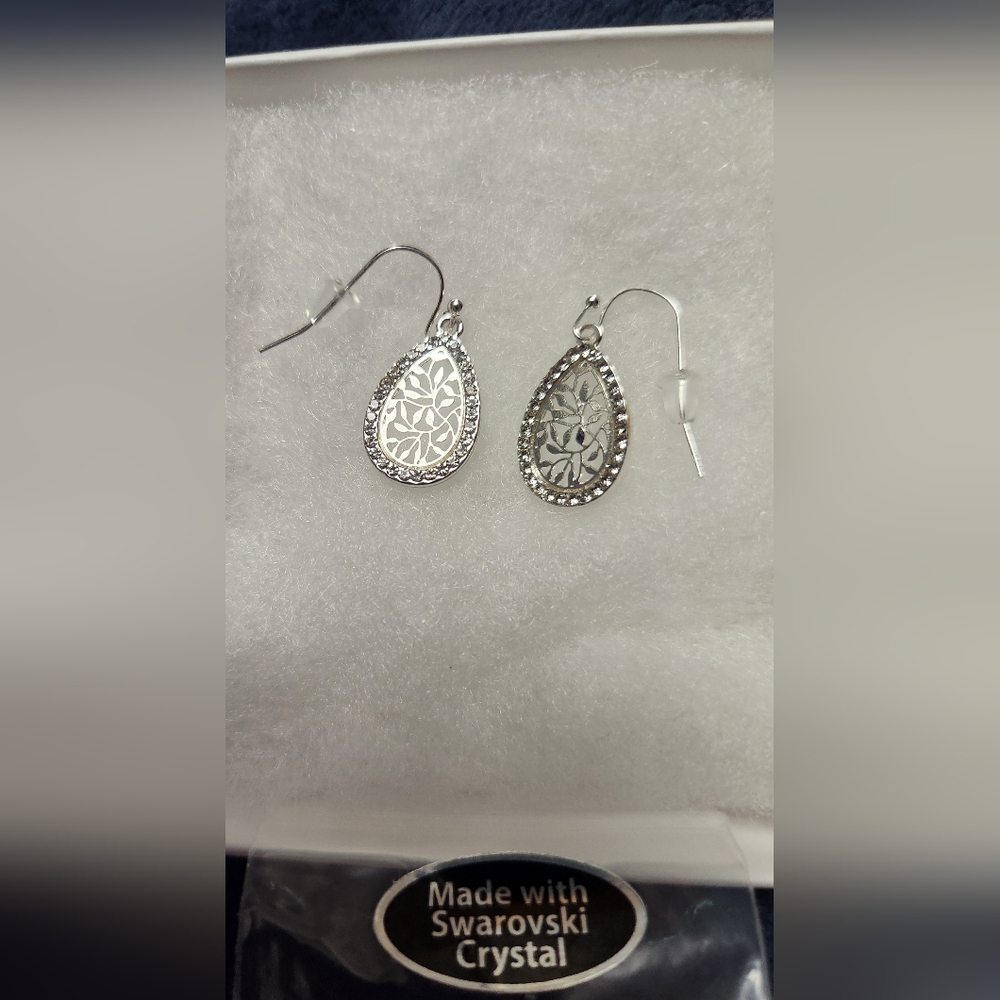 SWAROVSKI CRYSTAL SILVER TONE DROP EARRINGS